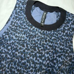 Athleta Zephyr Printed Tank Top Womens Size Small Blue Animal Print Athletic